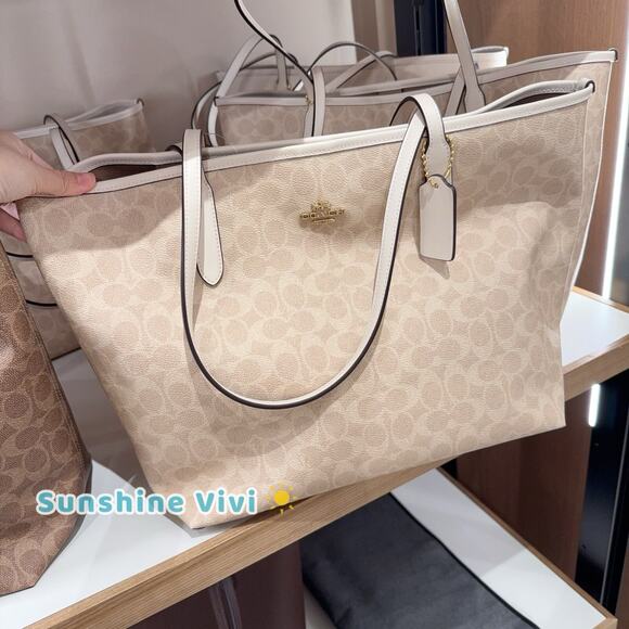 NWT COACH City Tote In Signature Canvas CV976 Gold/Sand/Chalk